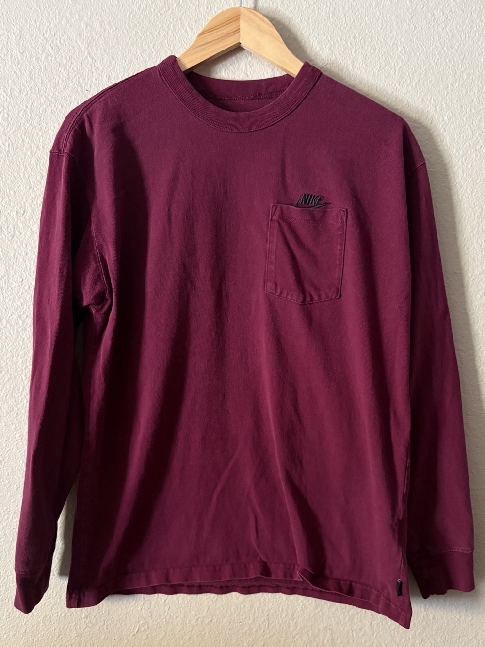 Nike Tee men’s Medium Maroon 100% cotton